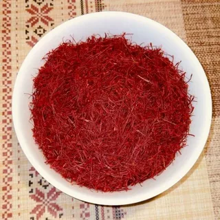 زعفران نرمه قائنات با رشته‌ های تازه و عطر مطبوع